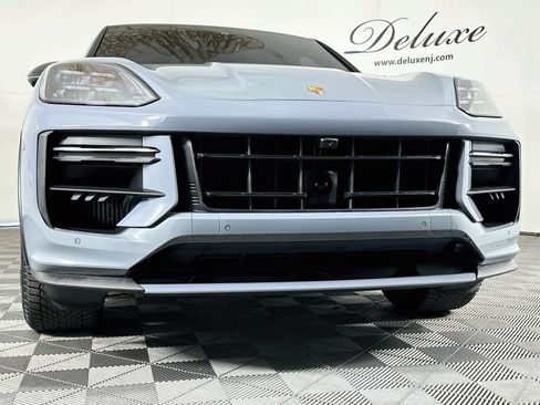 Used 2024 Porsche Cayenne Turbo GT AWD/4WD image 29