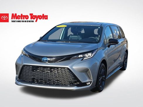 Used 2025 Toyota Sienna XSE image 2