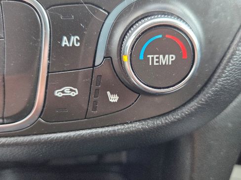 Used 2018 Chevrolet Equinox LT image 25