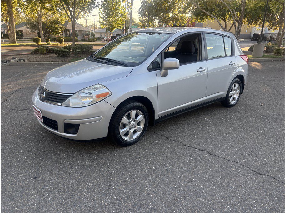 Used 2008 Nissan Versa Hatchback w/ Convenience Pkg FWD image 1