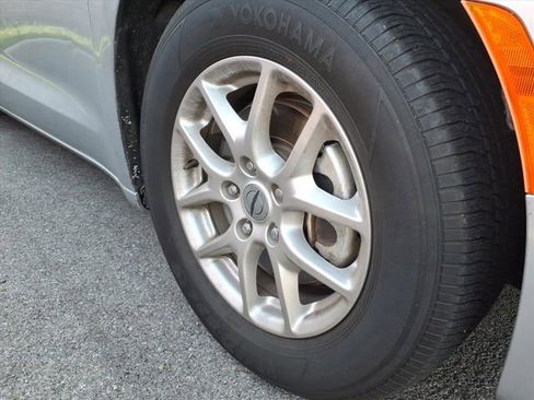 Used 2023 Chrysler Pacifica Touring-L image 4