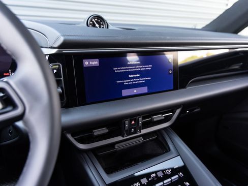 Certified 2026 Porsche Macan 4 Electric AWD/4WD image 16