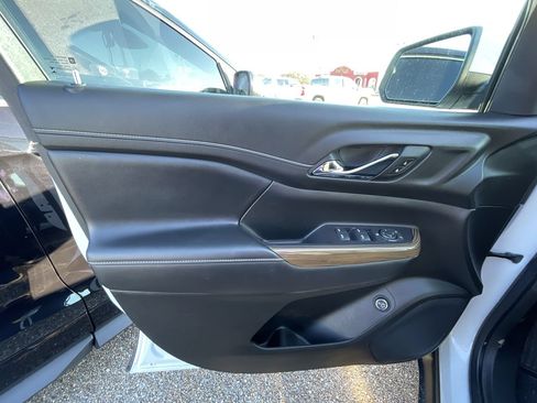 Used 2020 GMC Acadia SLE w/ Driver Convenience Package FWD image 21