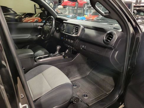 Used 2023 Toyota Tacoma TRD Off-Road image 29