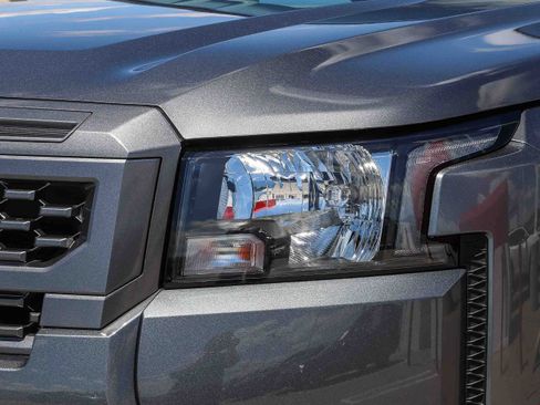 Used 2025 Nissan Frontier SV w/ SV Convenience Package RWD image 11