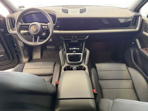 Certified 2025 Porsche Cayenne AWD/4WD image 17