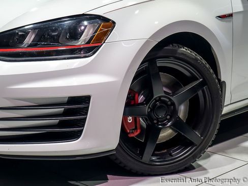 Used 2017 Volkswagen GTI Sport image 4