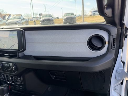 Used 2024 Jeep Gladiator Sport image 31