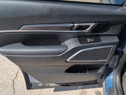 Used 2025 Kia Telluride S AWD/4WD image 18