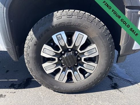 Used 2025 GMC Sierra 3500 Denali w/ Denali Reserve Package image 9