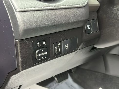 Used 2017 Toyota RAV4 LE image 21