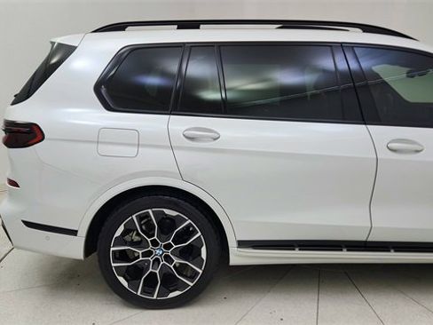 Used 2025 BMW X7 xDrive40i w/ M Sport Package image 12