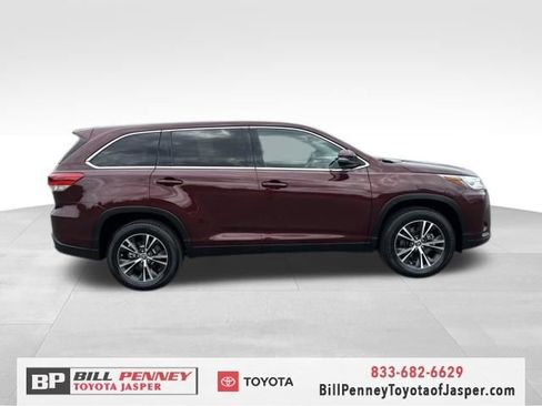 Used 2019 Toyota Highlander LE image 6