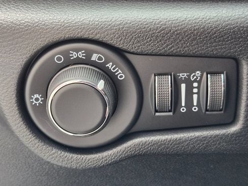 New 2027 Chrysler Pacifica Limited w/ Family Tech Group FWD image 23