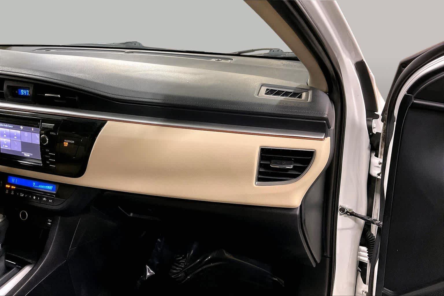 Used 2015 Toyota Corolla LE FWD image 18