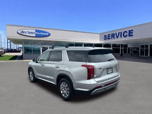 Used 2023 Hyundai Palisade SEL FWD image 5