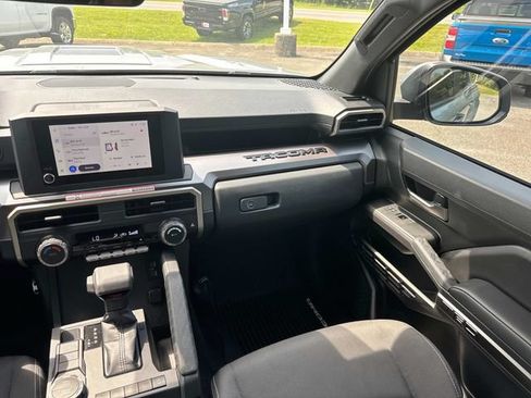 Used 2026 Toyota Tacoma 2WD Double Cab image 18