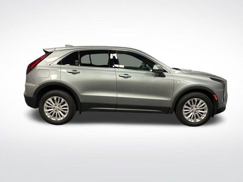 Used 2024 Cadillac XT4 Luxury w/ Cold Weather Package FWD image 6