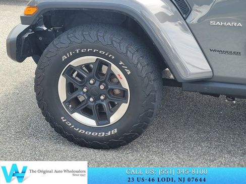 Used 2018 Jeep Wrangler Unlimited Sahara AWD/4WD image 9