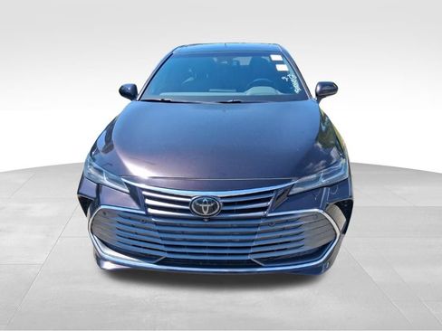 Used 2019 Toyota Avalon Limited FWD image 2