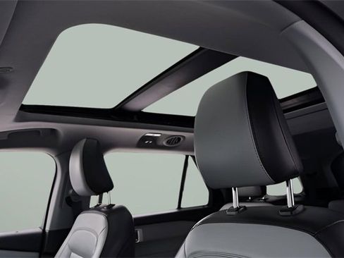 Used 2021 Ford Explorer XLT w/ Equipment Group 202A image 11