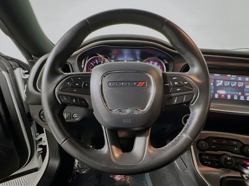 Used 2019 Dodge Challenger SXT image 18