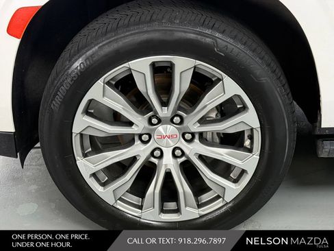 Used 2021 GMC Yukon Denali w/ Denali Premium Package AWD/4WD image 13