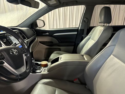 Used 2017 Toyota Highlander XLE AWD/4WD image 19