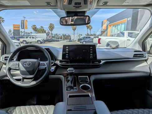 Used 2023 Toyota Sienna XLE image 16