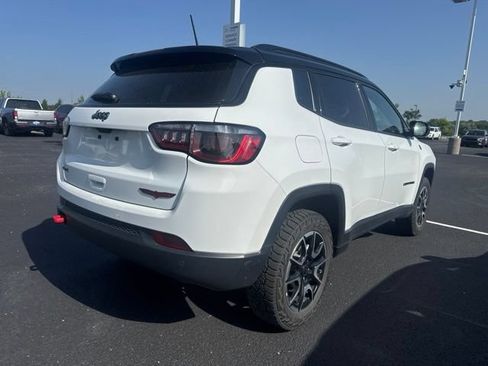 Used 2025 Jeep Compass Trailhawk AWD/4WD image 4