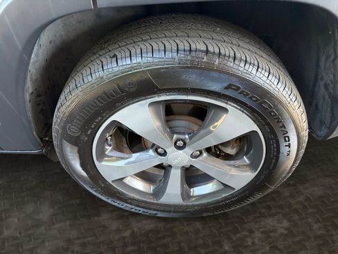 Used 2019 Jeep Cherokee Limited AWD/4WD image 38