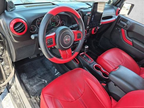 Used 2013 Jeep Wrangler Unlimited Sahara w/ Connectivity Group AWD/4WD image 10