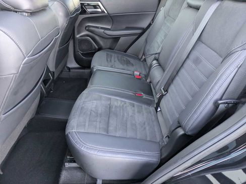 Used 2023 Mitsubishi Outlander SE image 19