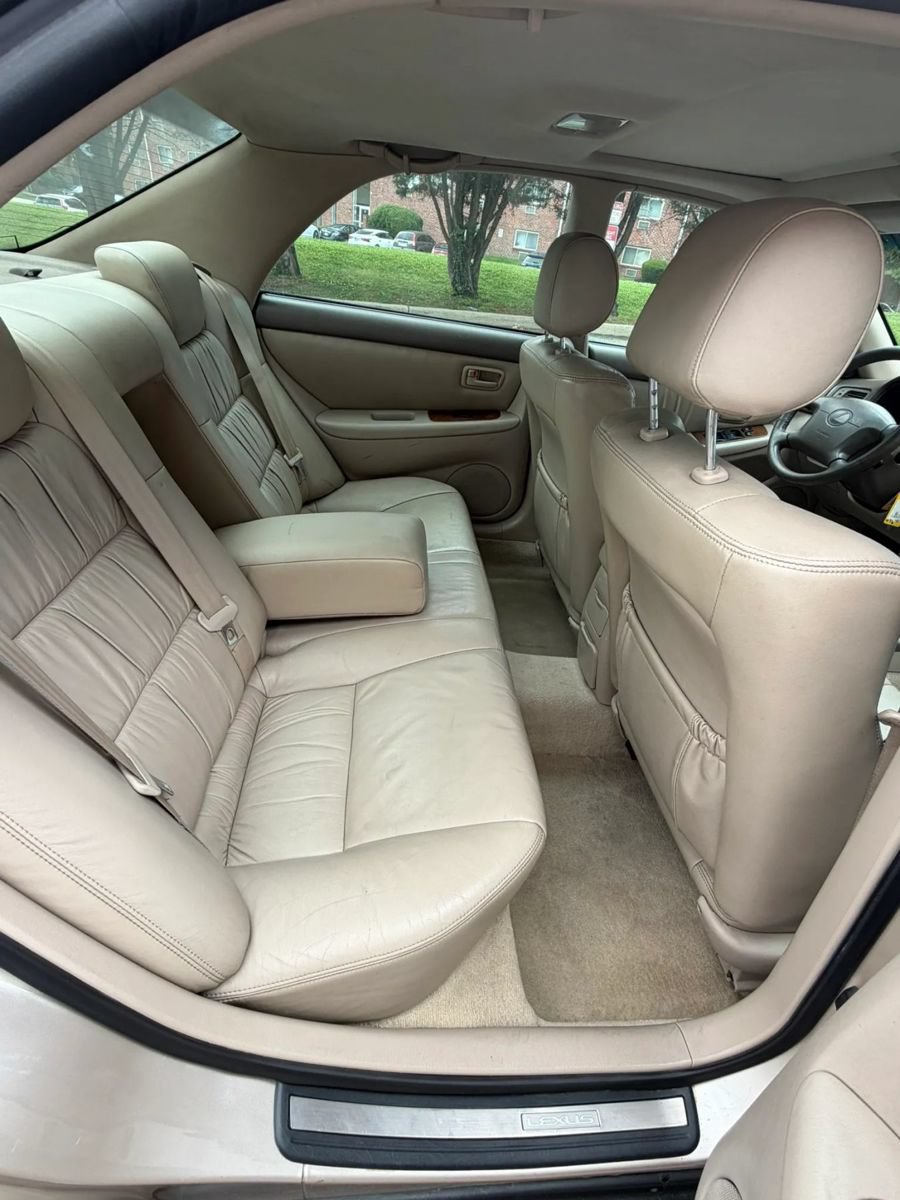 Used 2000 Lexus ES 330 w/ Lexus Value Pkg FWD image 13