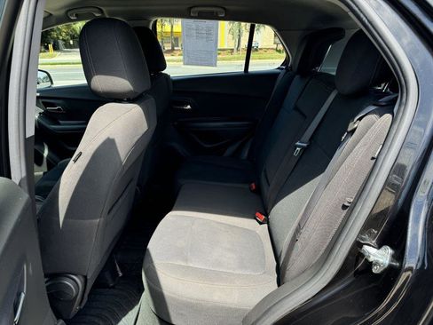 Used 2022 Chevrolet Trax LS image 10