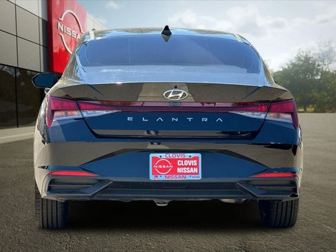 Used 2023 Hyundai Elantra SEL w/ Convenience Package FWD image 8