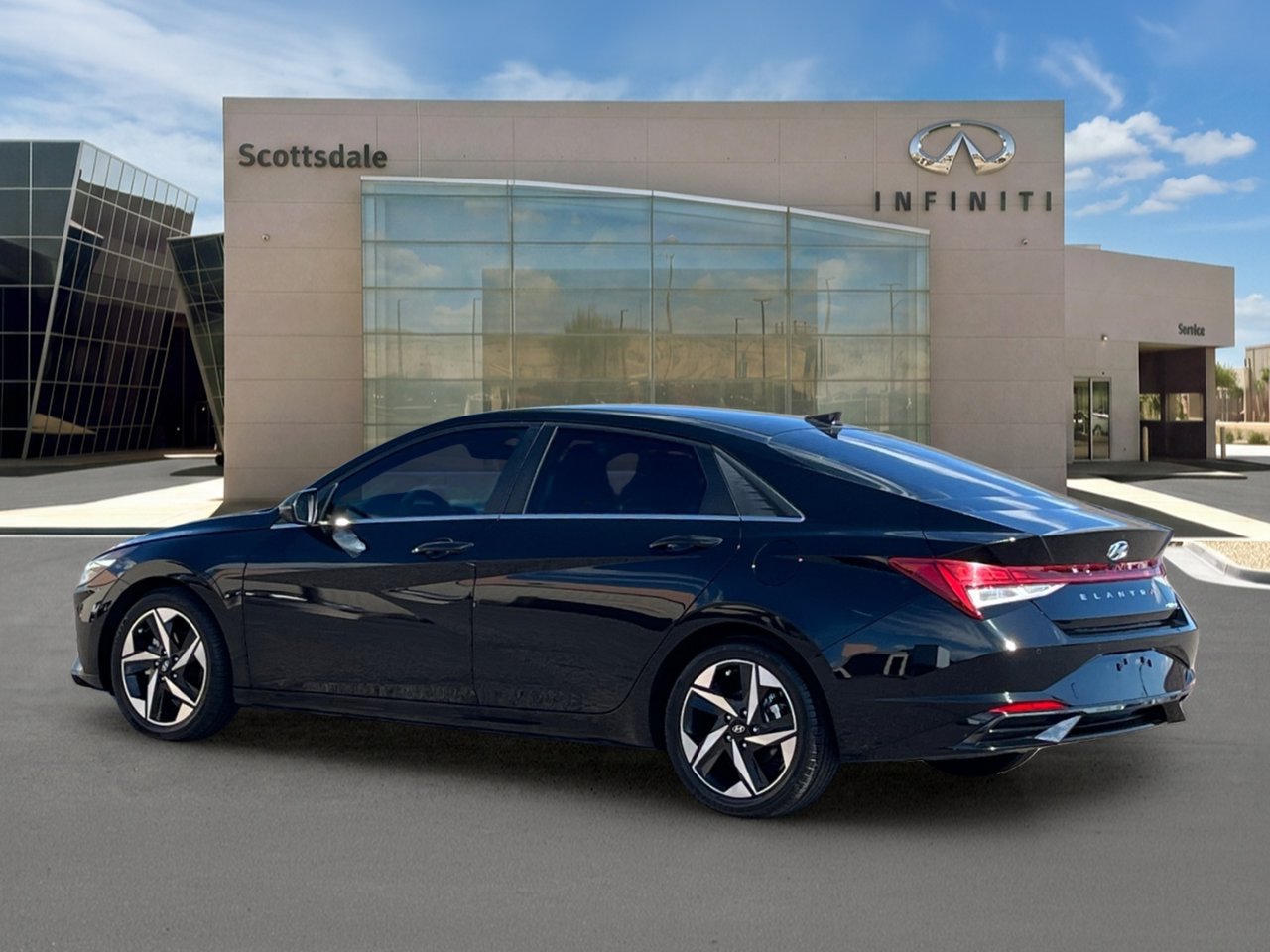 Used 2023 Hyundai Elantra Limited w/ Cargo Package FWD image 4