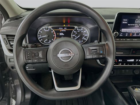 Used 2024 Nissan Rogue SV image 17