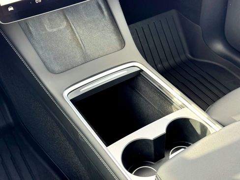 Used 2024 Tesla Model Y Long Range image 26