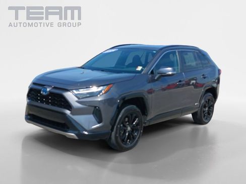 Used 2024 Toyota RAV4 SE AWD/4WD image 3