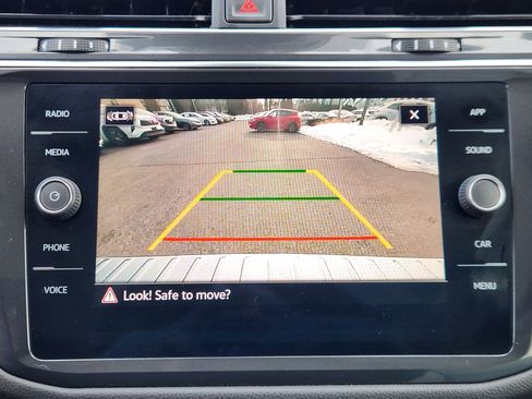 Certified 2022 Volkswagen Tiguan SE w/ Panoramic Sunroof Package image 13