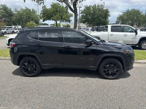 Used 2026 Jeep Compass Latitude AWD/4WD image 2