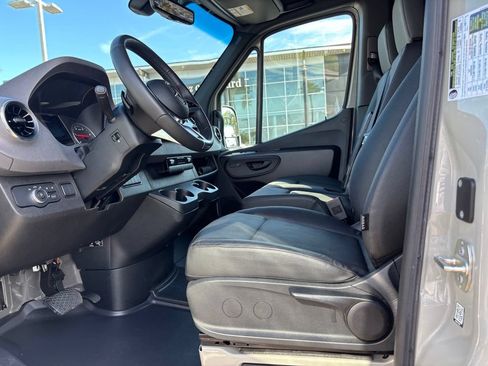 Used 2025 Mercedes-Benz Sprinter 2500 image 15