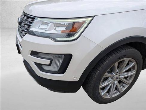 Used 2017 Ford Explorer Limited w/ Equipment Group 303A AWD/4WD image 9