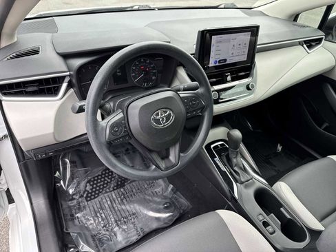 Used 2024 Toyota Corolla LE FWD image 2