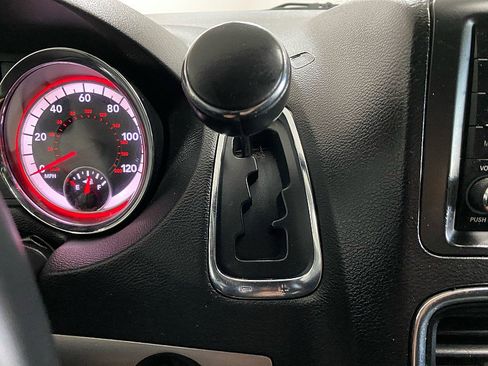Used 2016 Dodge Grand Caravan SXT w/ UConnect Hands-Free Group image 21