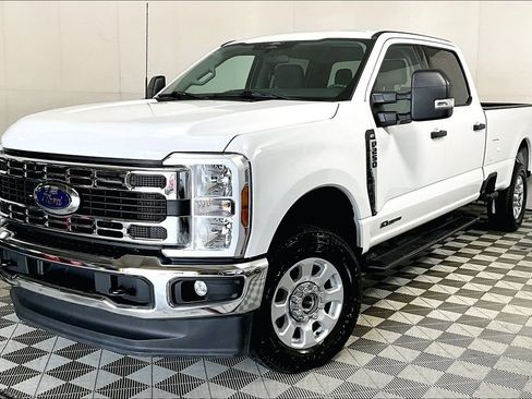 Used 2024 Ford F250 XLT image 2