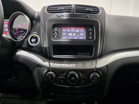 Used 2019 Dodge Journey SE image 12