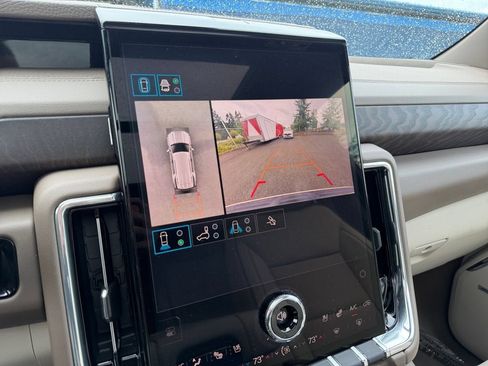 Used 2025 GMC Yukon Denali w/ Sun & Power Step Package AWD/4WD image 17