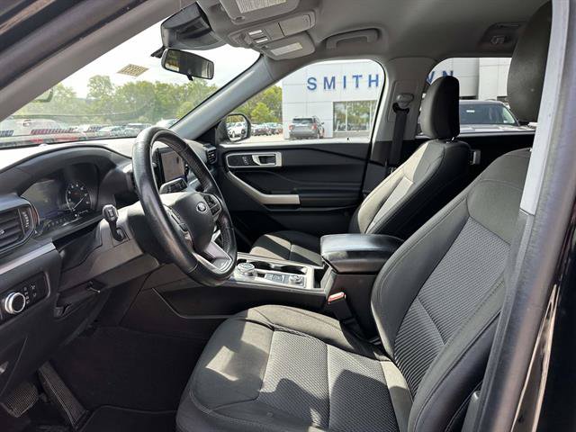Used 2023 Ford Explorer XLT AWD/4WD image 33